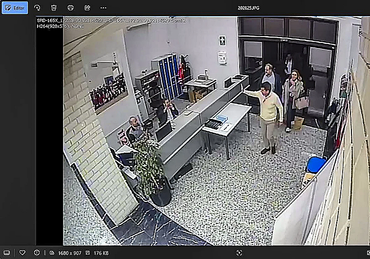 El chófer de Mazón: «Cuando sonó el ES-Alert todavía no habíamos salido de Valencia»