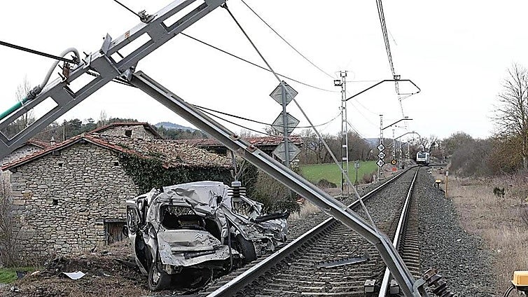 Muere el conductor de un turismo tras ser arrollado por una locomotora en la localidad alavesa de Aprikano