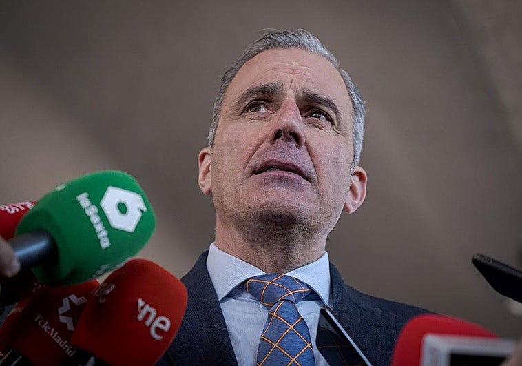 Ortega Smith desafía a Vox y se atrinchera como portavoz en Madrid