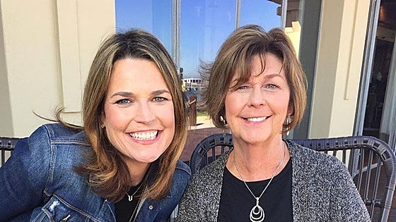 La periodista Savannah Guthrie ofrece, entre lágrimas, un millón de dólares para encontrar a su madre secuestrada