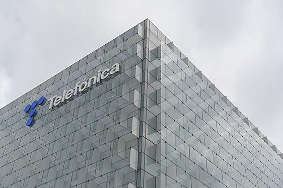 Otro año, y no será el último, de cambios y sangría de empleos en las telecos españolas