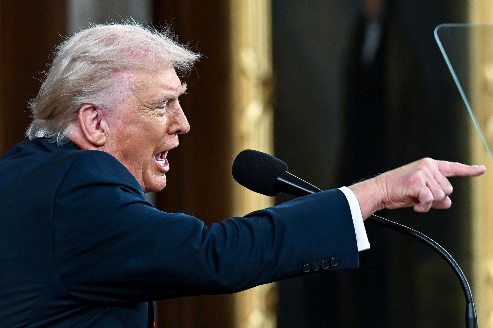トランプ大統領「イランが核兵器を開発しないようにするつもりだ」