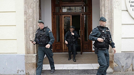 Detenido un exalto cargo de Teresa Ribera por supuestas mordidas a cambio de licencias de parques eólicos