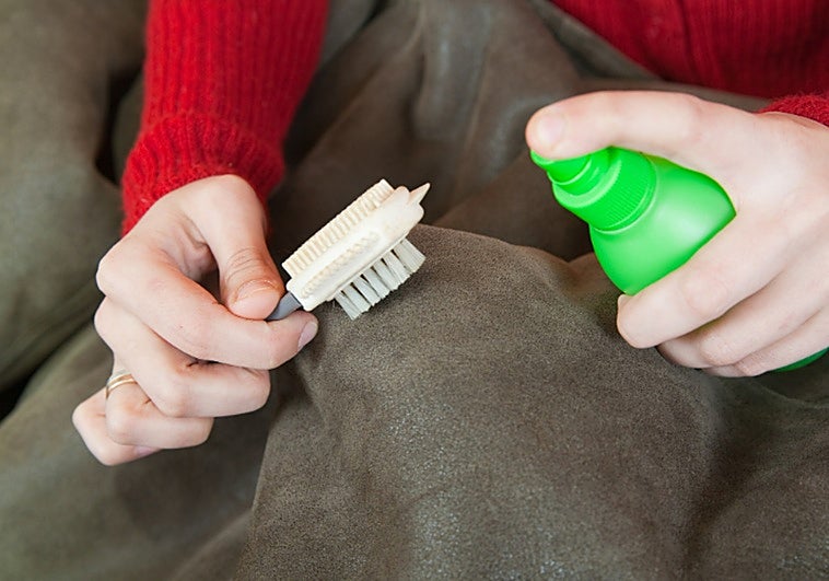 Los mejores utensilios de limpieza para sofá y tapicerías contra polvo y suciedad