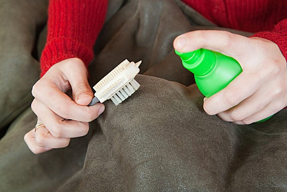 Los mejores utensilios de limpieza para sofá y tapicerías contra polvo y suciedad