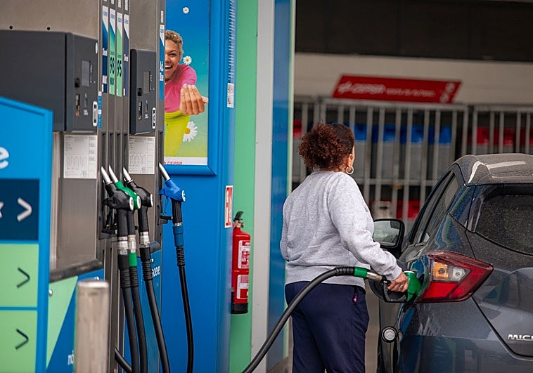 El conflicto en Oriente Medio dispara el precio de los carburantes a máximos de tres meses