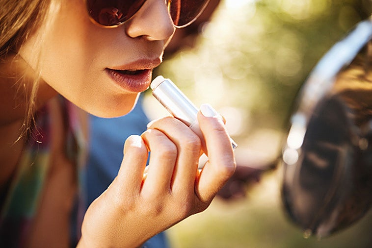 Cuida tus labios y manos del frío con bálsamos y cremas que protegen e hidratan