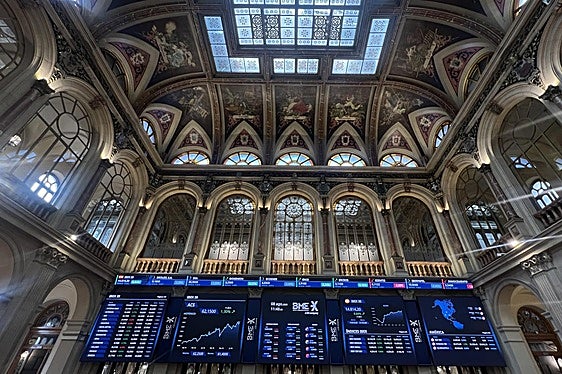 El Ibex aguanta los 17.000 puntos con el petróleo en el entorno de los 100 dólares
