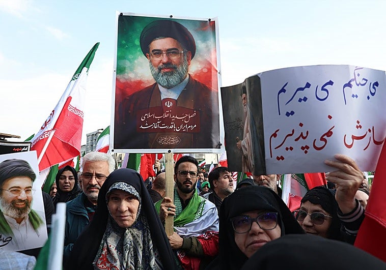 El Líder Supremo iraní está «herido y probablemente desfigurado», sostiene Hegseth