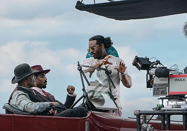 Ryan Coogler en el set de 'Los pecadores', que cuenta con 16 nominaciones al Oscar.