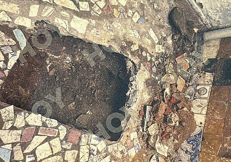 Una irregularidad en el empedrado hizo que la Guardia Civil encontrase el cuerpo de Francisca Cadenas