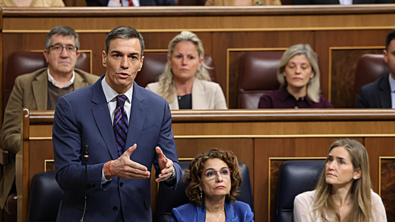 El PSOE no rentabiliza el 'No a la guerra' según el CIS de Tezanos, que atribuye una leve caída a Vox