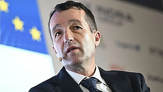 El Gobierno muestra su «preocupación» y pide frenar la fusión entre Indra y Escribano