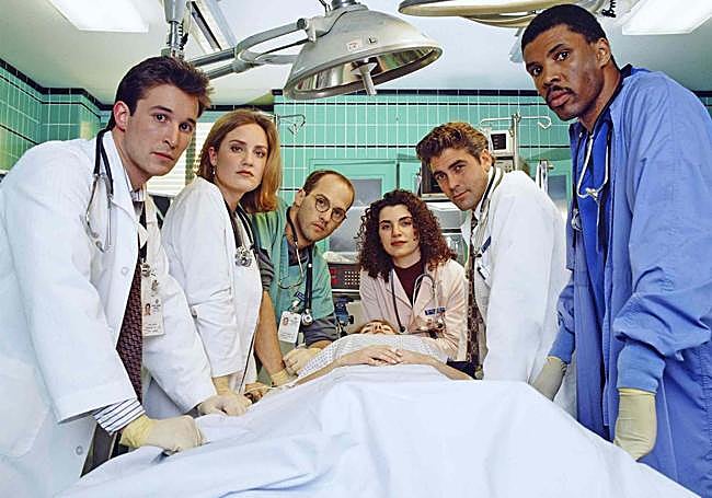 Noah Wyle, Sherry Stringfield, Anthony Edwards, Julianna Margulies, George Clooney y Eriq La Salle, en 'Urgencias'.