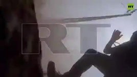 Un reportero de Russian Today salva la vida de milagro al producirse un ataque en Líbano en el lugar en el que estaba retransmitiendo en directo