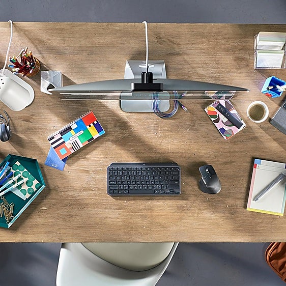 Organiza tu escritorio y gana espacio con el teclado inalámbrico Logitech MX Keys Mini