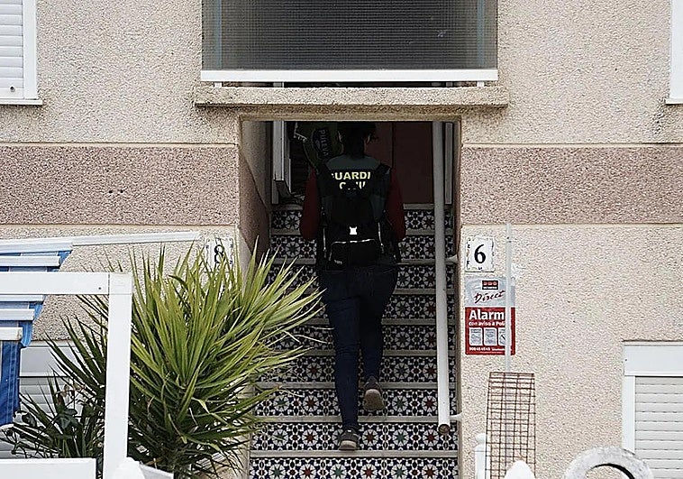 Minuto de silencio por el crimen de la menor de tres años en Torrevieja: «En un varapalo muy duro»