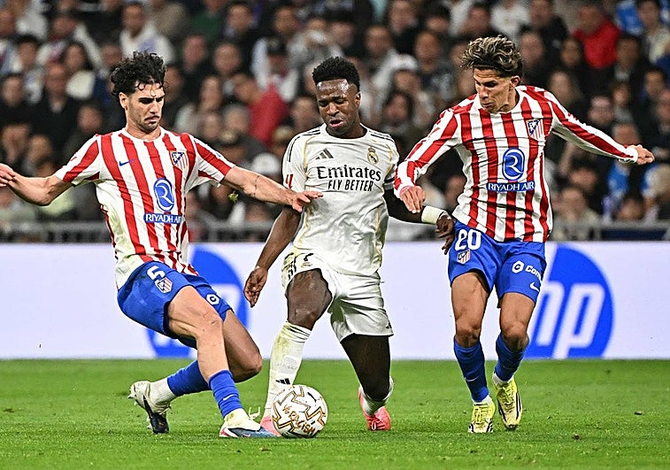 El Real Madrid se lleva el derbi y se aferra a la pelea por la Liga