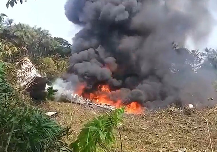 Más de medio centenar de militares sobrevive a un accidente de avión en el sur de Colombia