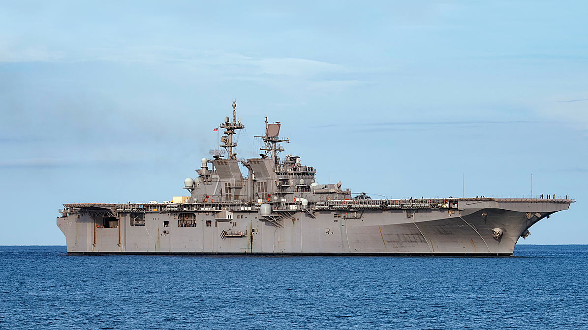 Trump manda su 'puño de hierro' a Ormuz: 4.500 marines y aviones furtivos