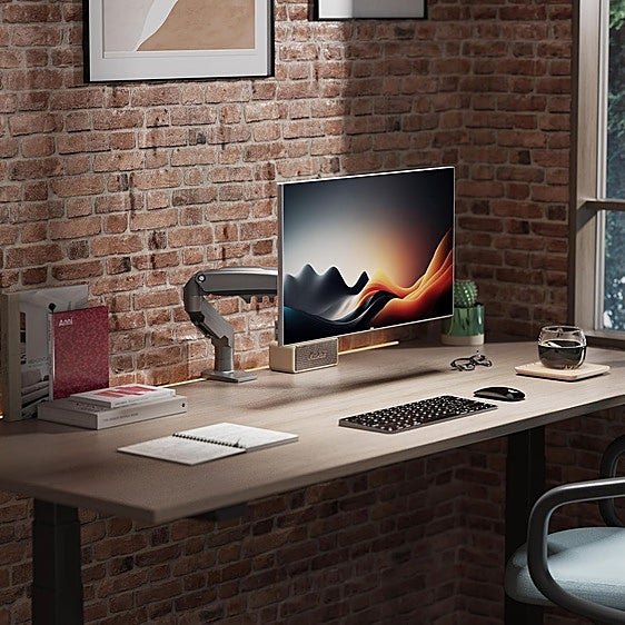 Las mejores bases y brazos regulables para monitor que mejorarán tu postura en el día a día