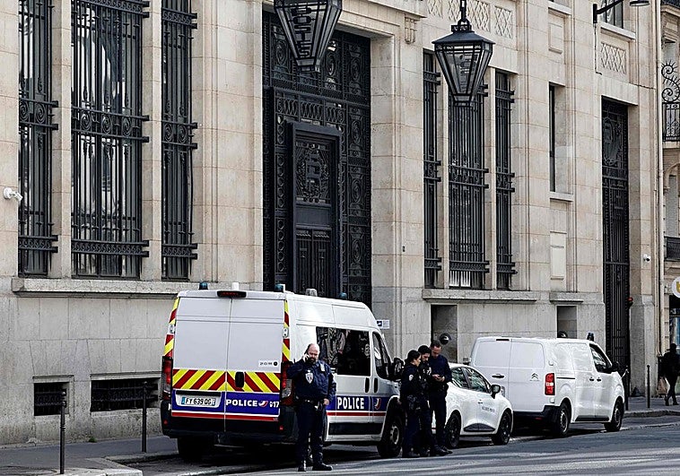 La policía evita un atentado delante de la sede del Bank of America en París