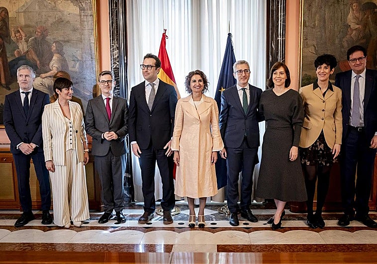 Sánchez apuntala su intención de agotar la legislatura con un Gobierno más económico