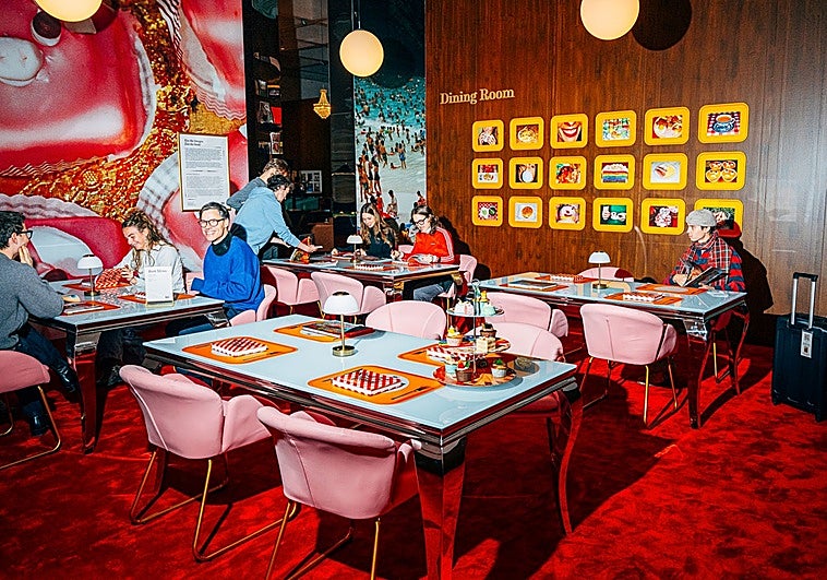 El legado del fotógrafo Martin Parr se aloja en un resort 'todo incluido'