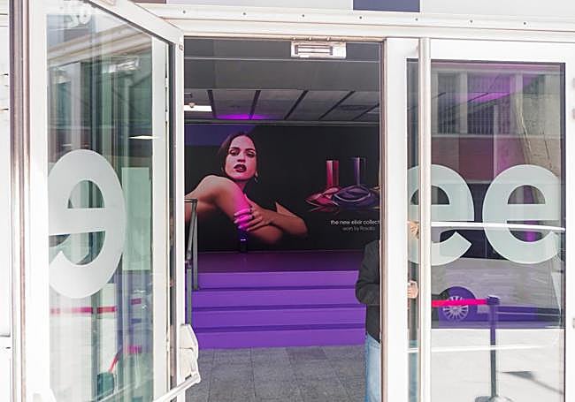 Puesto de las fragancias de Calvin Klein.