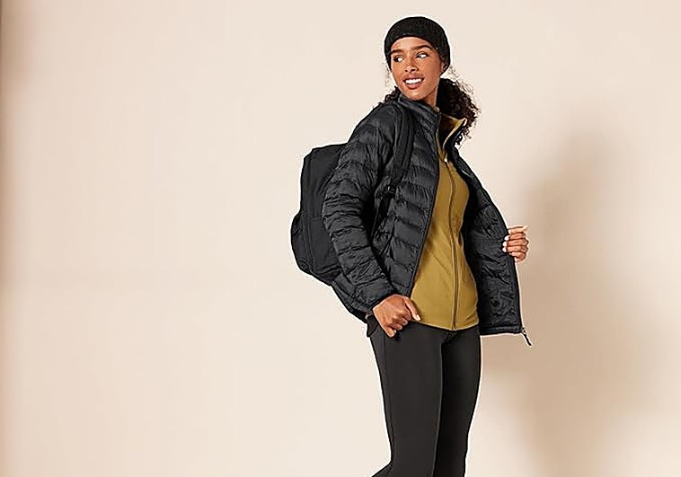 Los mejores abrigos acolchados para hombres y mujeres que abrigan mucho y pesan poco