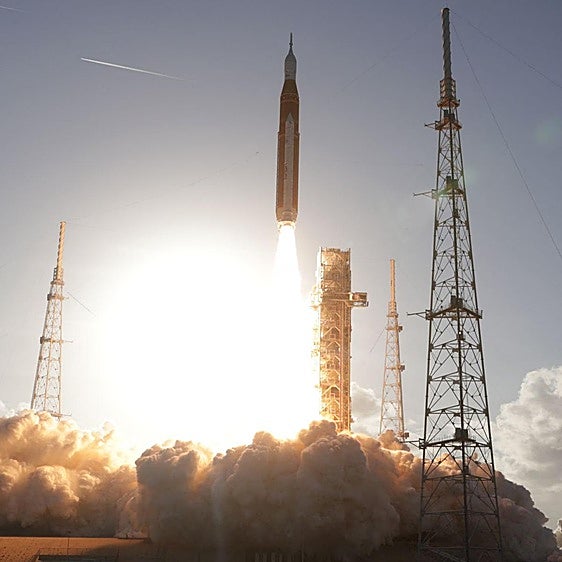 Despega la primera misión tripulada a la Luna en los últimos 53 años