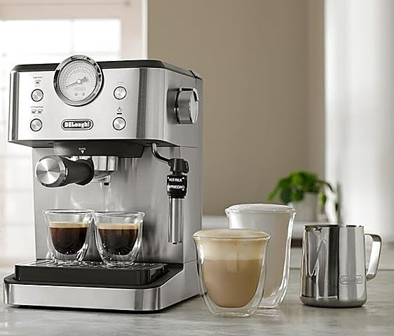 Despídete de la cal y prolonga la vida de tu cafetera con este descalcificador de De'Longhi