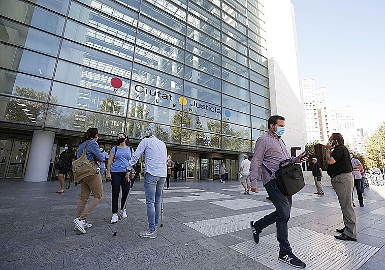 Nueve años de prisión para un educador por violar a una joven tutelada en Valencia