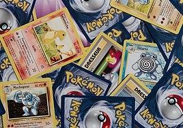 Imagen de archivo de cartas Pokémon.