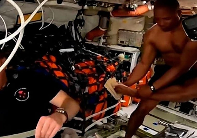 Otra avería en el retrete y la 'ducha' del piloto de la Artemis 2