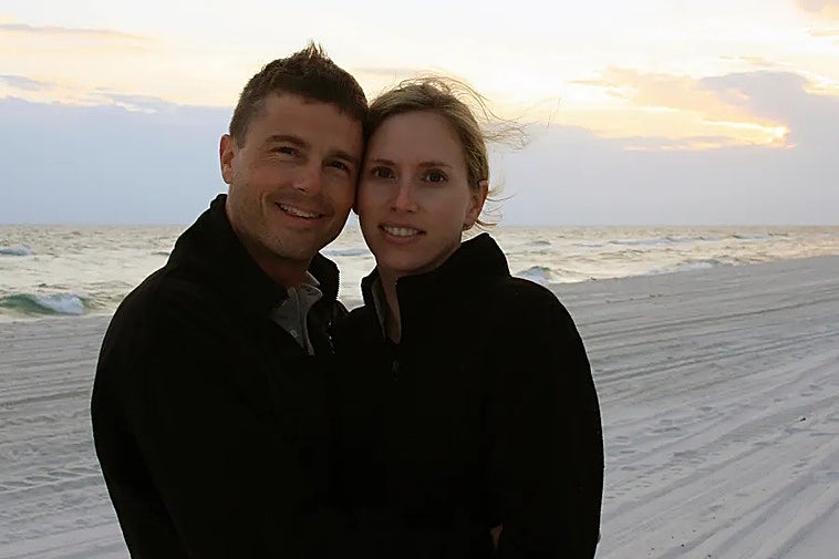 Los astronautas bautizan un cráter lunar con el nombre de Carroll, la mujer fallecida de su comandante