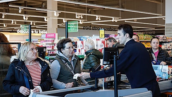 Las bajas laborales cuestan 1.180 millones a los supermercados