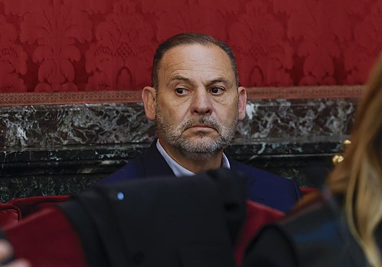 Los sobres con dinero del PSOE marcan por sorpresa el inicio del juicio a Ábalos