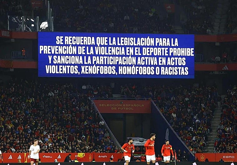 La FIFA expedienta a la Federación Española por los cánticos racistas en Cornellà