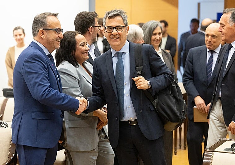 Del «pacifista pendenciero» a la «adalid de la guerra»: Bolaños y Álvarez de Toledo batallan con el alto el fuego en Irán