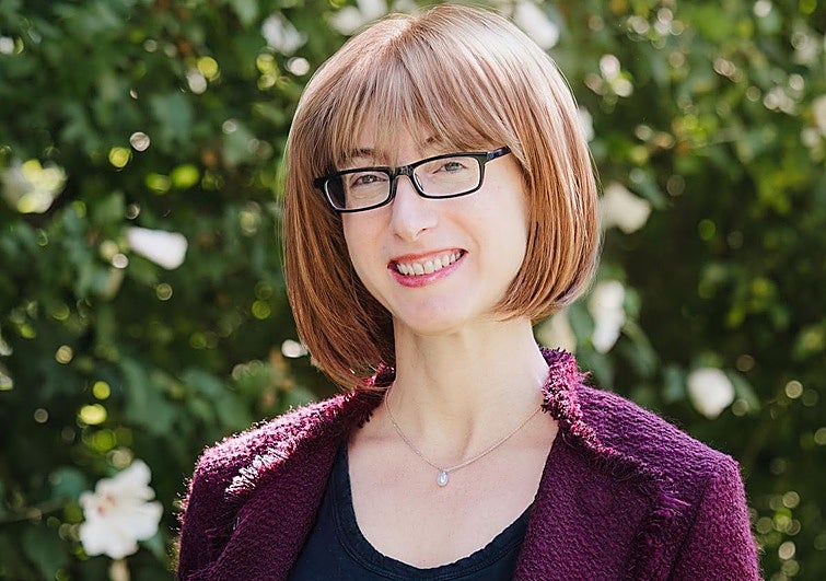 La autora de 'La asistenta' revela su verdadera identidad