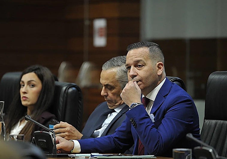 PP y Vox se reúnen de nuevo hoy al máximo nivel para intentar cerrar el acuerdo de gobierno en Extremaudra