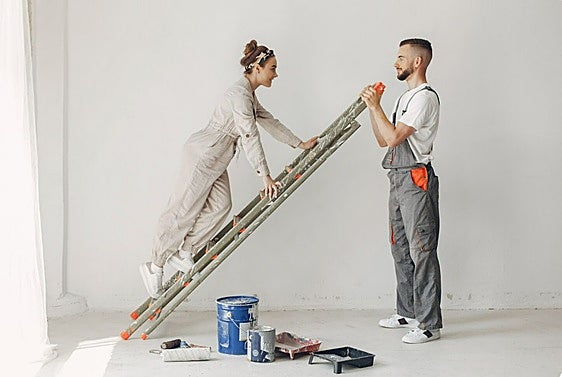 Con estas escaleras plegables de aluminio no se te resistirá ningún altillo de la casa