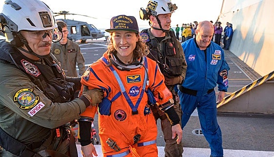 Los espectaculares vídeos de la histórica misión a la Luna: el amerizaje, la salida de los astronautas...
