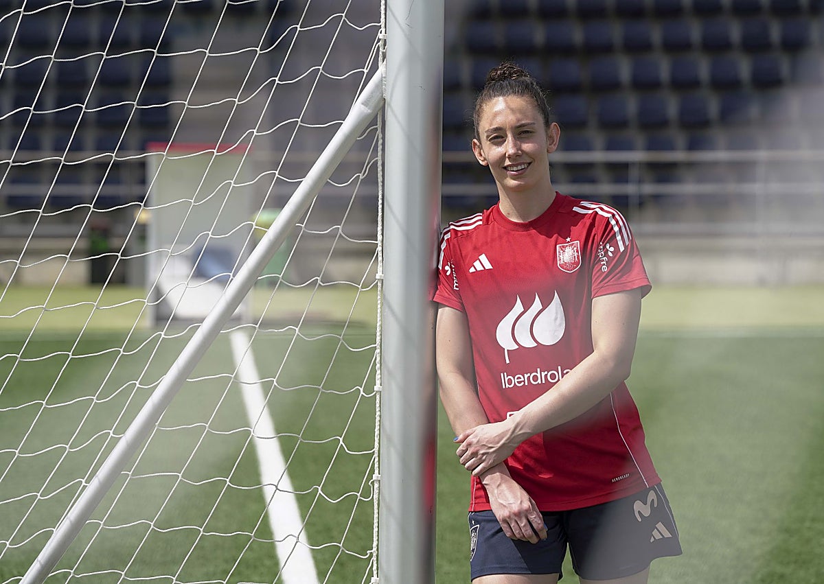 Imagen secundaria 1 - Adriana Nanclares, tras un entrenamiento con la selección española.