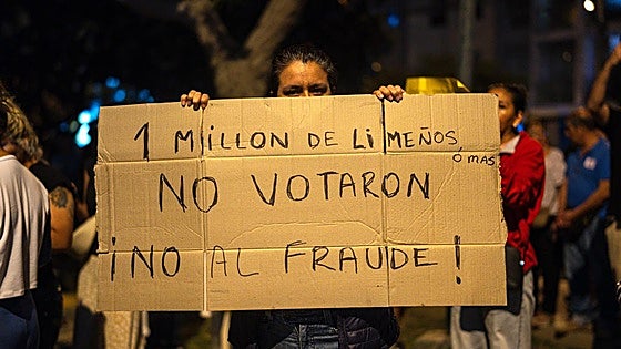 La hija de Fujimori espera rival para la batalla final por la presidencia de Perú