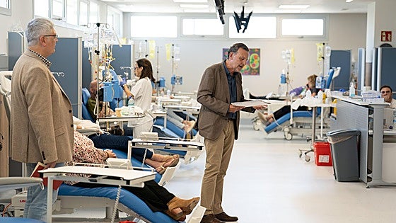 Basilio Sánchez, el médico-poeta que ha llenado de versos el Hospital Universitario Costa del Sol de Marbella