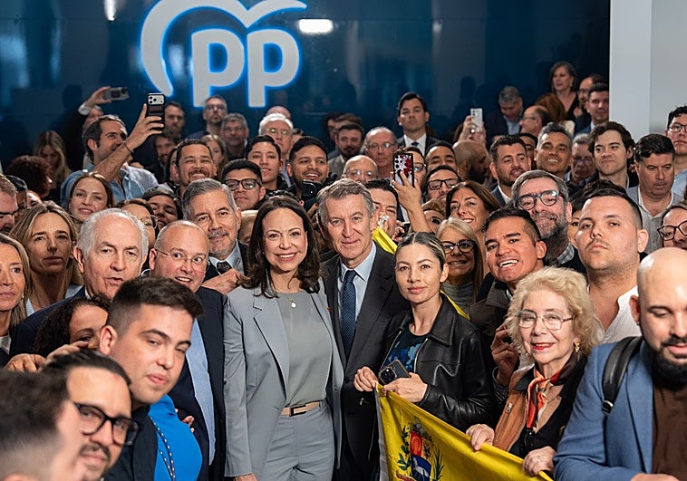 Feijóo recibe a María Corina Machado: «El sitio de España está con ella y no con una dictadura»