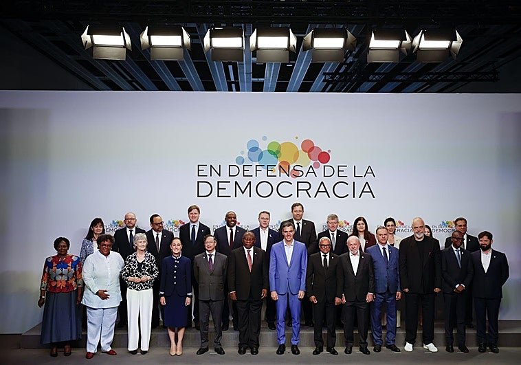 Sánchez llama a los líderes progresistas a no limitarse a «mirar» sino «responder» la ola de ultraderecha