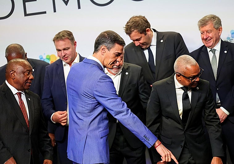 Sánchez se pone al frente de un intento de rearmar a una izquierda global en retroceso